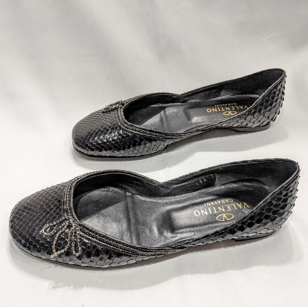 Valentino Black Snakeskin shoes with Bow accent
